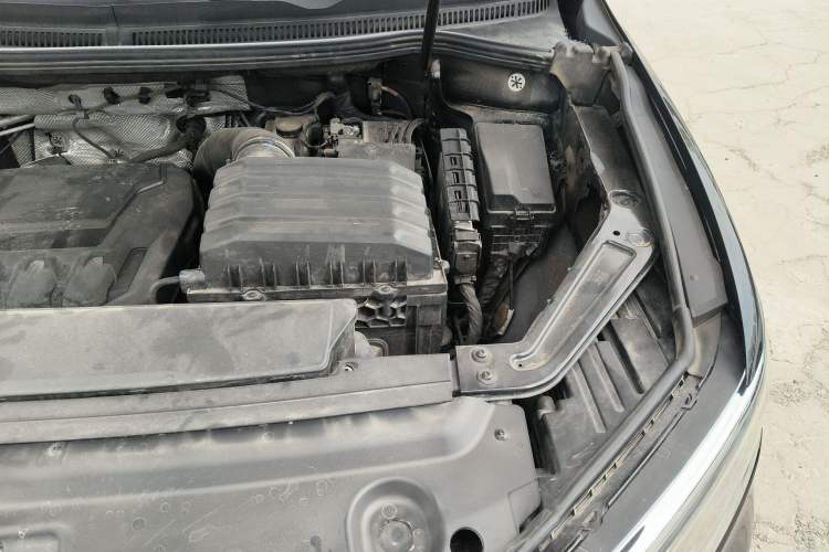 Used Volkswagen Viloran 2023 Revised Version 380TSI Luxury Edition Engine Bay Left