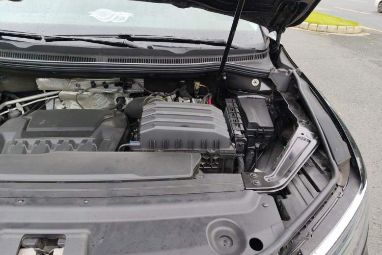 Used Volkswagen Viloran 2023 380TSI Luxury Edition Engine Bay Left