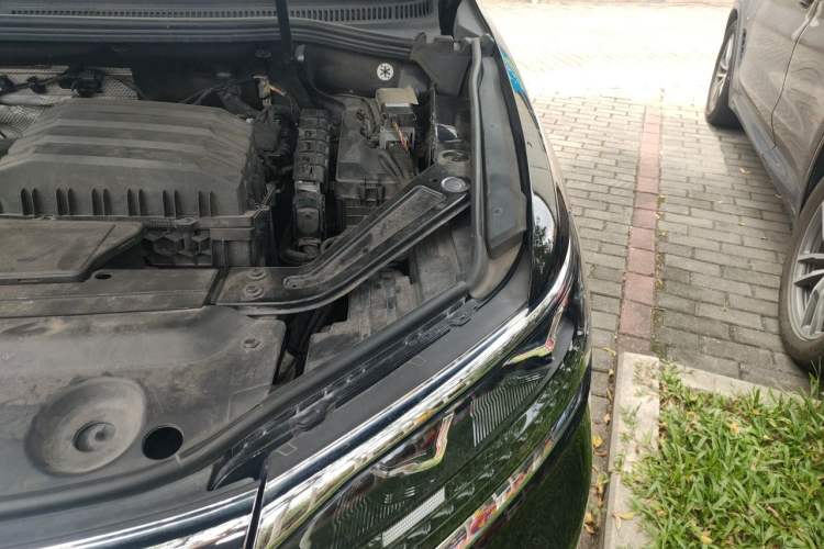 Used Volkswagen Viloran 2023 380TSI Luxury Edition Engine Bay Left
