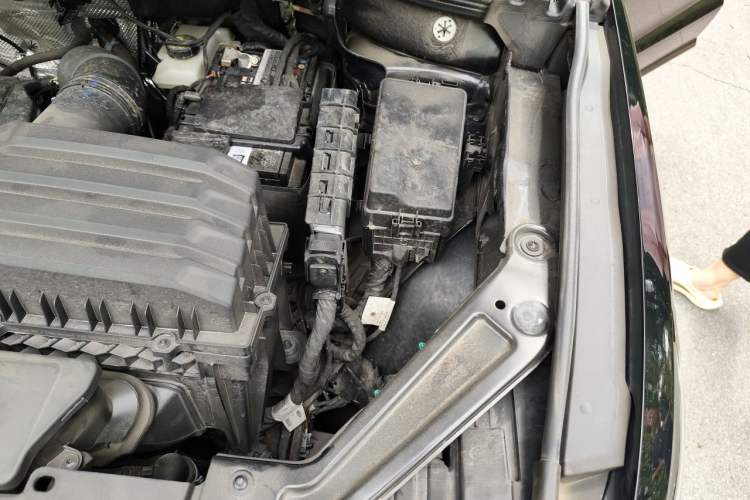 Used Volkswagen Viloran 2023 380TSI Luxury Edition Engine Bay Left
