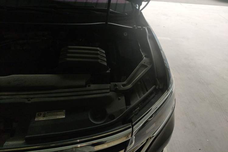 Used Volkswagen Viloran 2023 380TSI Luxury Edition Engine Bay Left