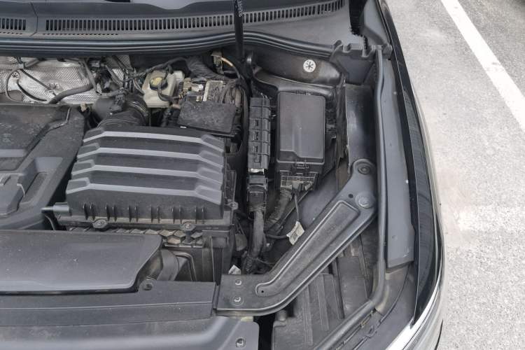 Used Volkswagen Viloran 2023 Revised 330TSI Business Edition Engine Bay Left