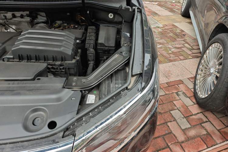 Used Volkswagen Viloran 2023 Revised 380TSI Prestige Edition Engine Bay Left
