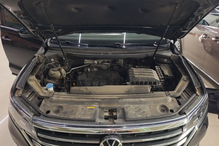 Used Volkswagen Viloran 2023 Facelift 330TSI Luxury Edition Engine Bay