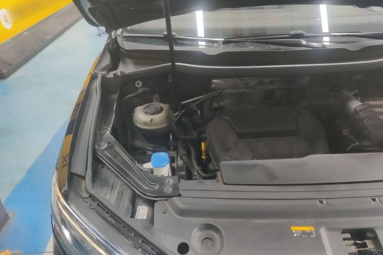 Used Volkswagen Viloran 2023 380TSI Prestige Edition Engine Bay Right