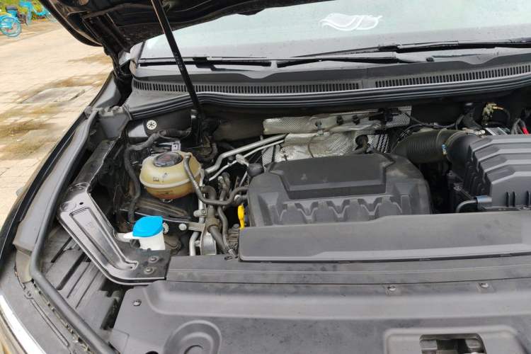 Used Volkswagen Viloran 2023 380TSI Luxury Edition Engine Bay Right