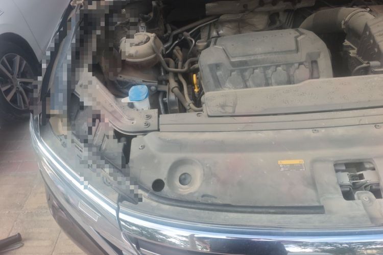 Used Volkswagen Viloran 2023 380TSI Luxury Edition Engine Bay Right