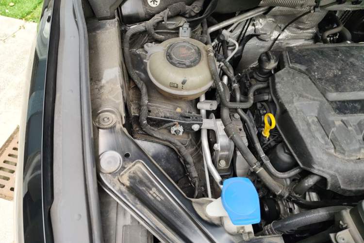 Used Volkswagen Viloran 2023 380TSI Luxury Edition Engine Bay Right