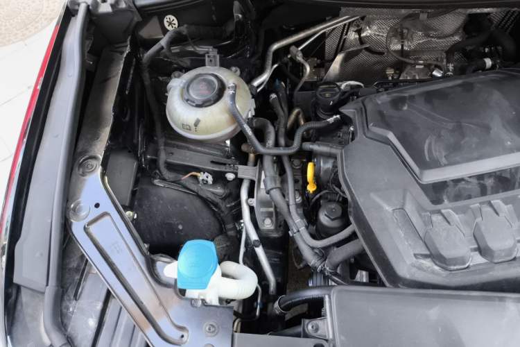 Used Volkswagen Viloran 2023 Revised 330TSI Business Edition Engine Bay Right
