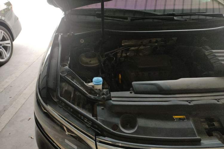 Used Volkswagen Viloran 2023 380TSI Luxury Edition Engine Bay Right
