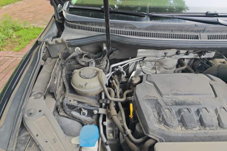Used Volkswagen Viloran 2023 380TSI Luxury Edition Engine Bay Right