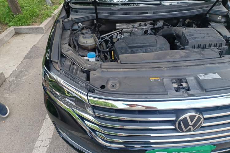 Used Volkswagen Viloran 2023 380TSI Luxury Edition Engine Bay Right