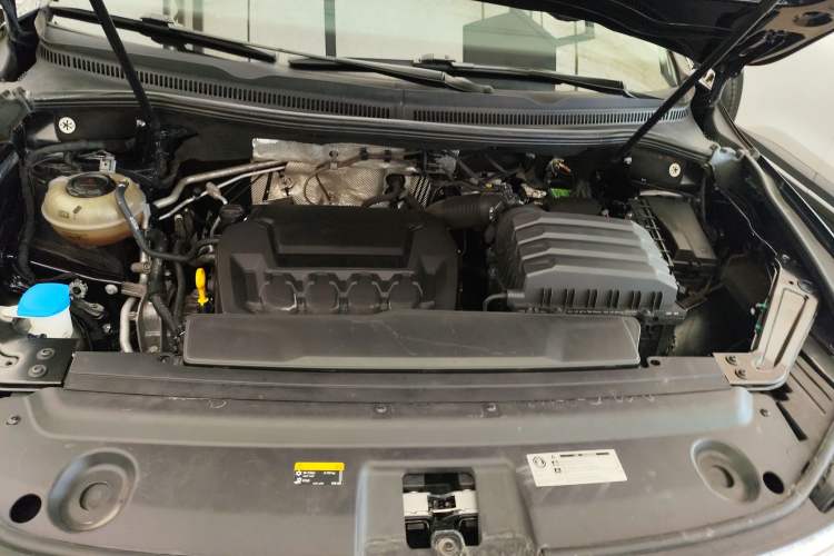 Used Volkswagen Viloran 2023 330TSI Business Edition Engine Bay