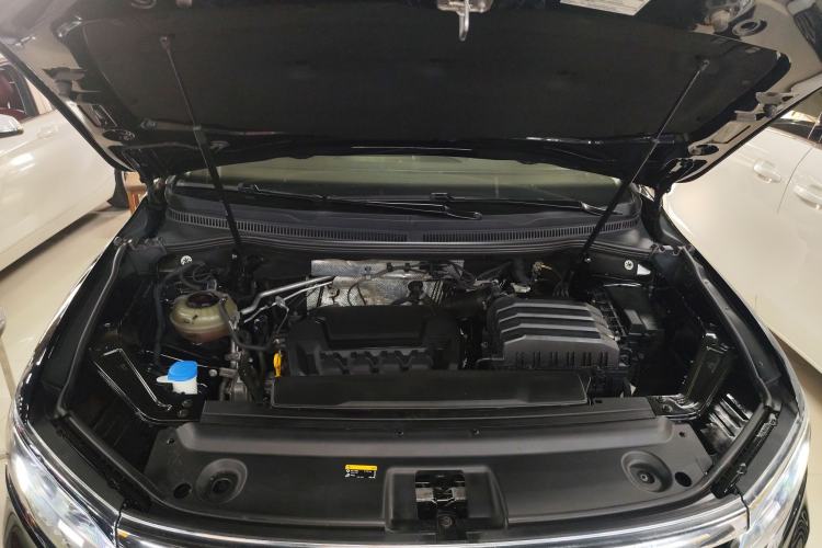 Used Volkswagen Viloran 2023 Revised 330TSI Business Edition Engine Bay