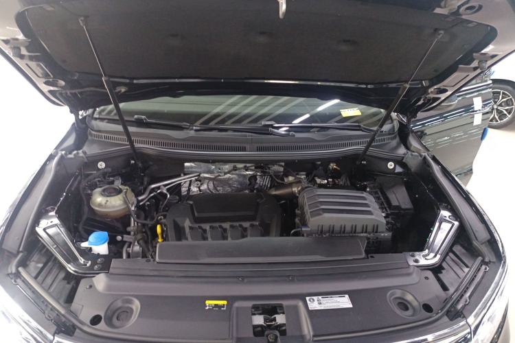 Used Volkswagen Viloran 2023 330TSI Luxury Edition Engine Bay