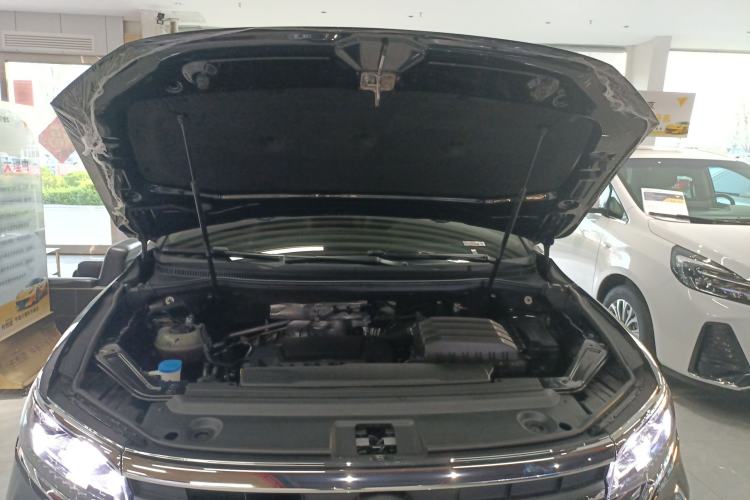 Used Volkswagen Viloran 2023 Revised 330TSI Business Edition Engine Bay