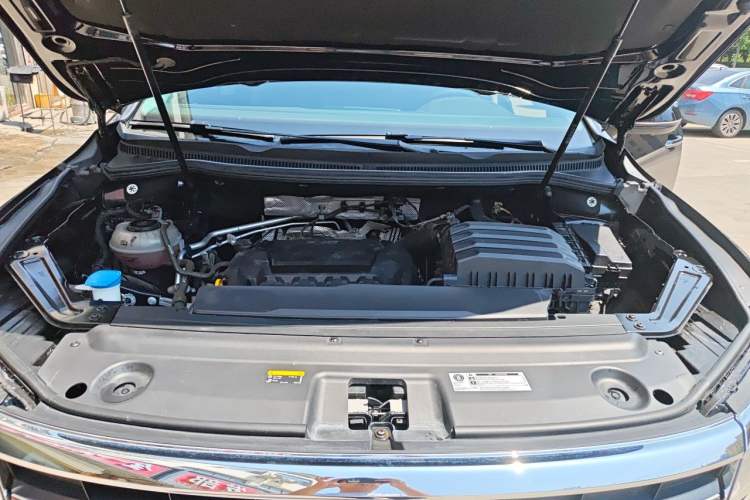 Used Volkswagen Viloran 2023 330TSI Luxury Edition Engine Bay