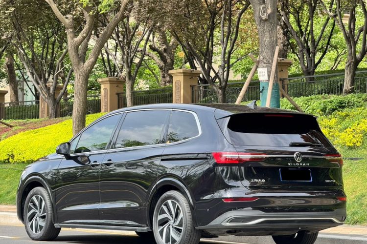 Used Volkswagen Viloran 2023 380TSI Luxury Edition Exterior 3