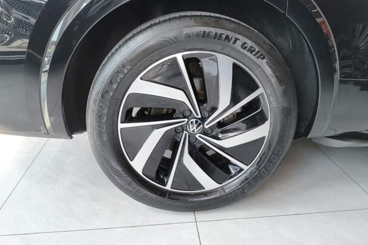 Used Volkswagen Viloran 2023 380TSI Luxury Edition Exterior 5