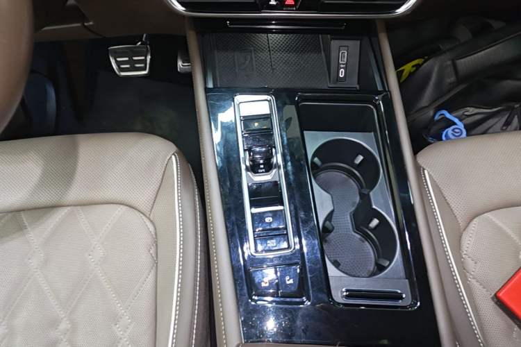 Used Volkswagen Viloran 2023 380TSI Prestige Edition Gear Lever