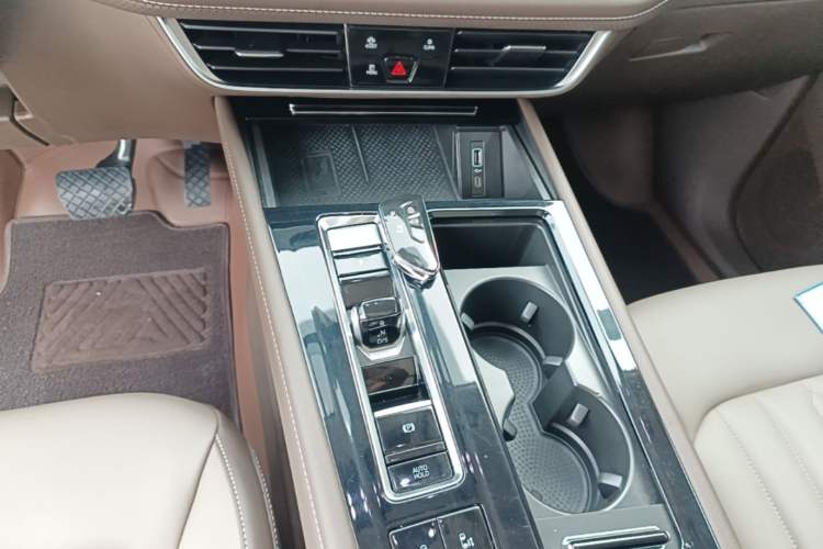 Used Volkswagen Viloran 2023 Facelift 330TSI Luxury Edition Gear Lever