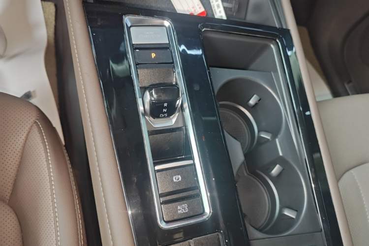Used Volkswagen Viloran 2023 380TSI Luxury Edition Gear Lever