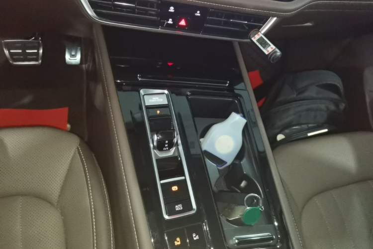Used Volkswagen Viloran 2023 380TSI Luxury Edition Gear Lever