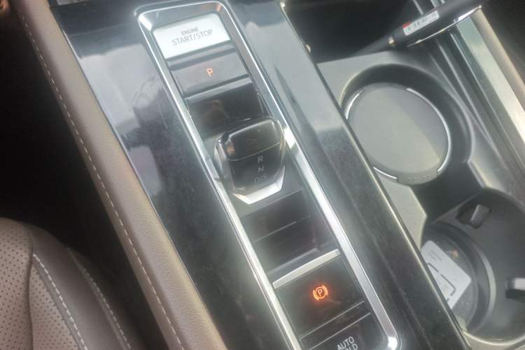 Used Volkswagen Viloran 2023 380TSI Luxury Edition Gear Lever