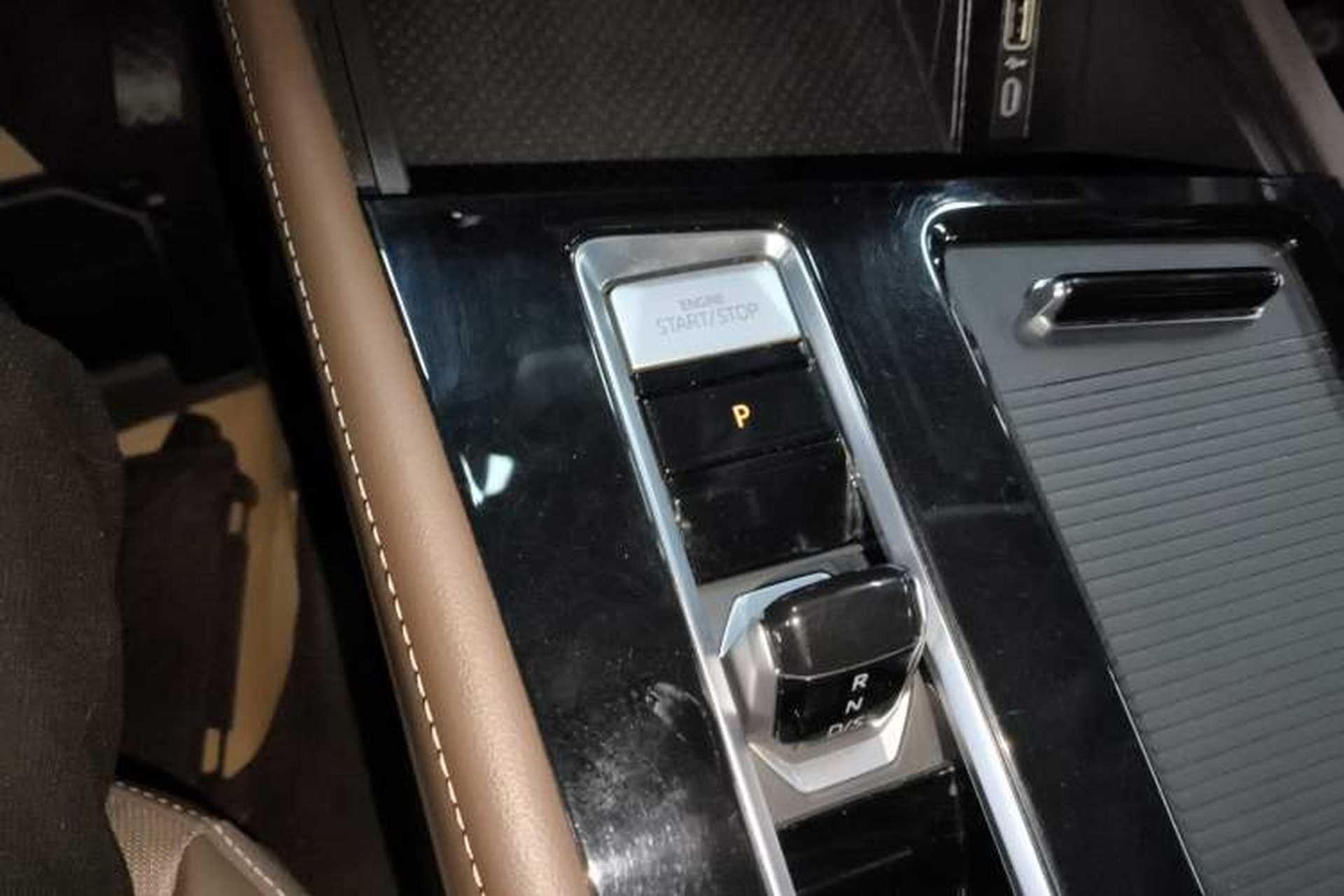 Used Volkswagen Viloran 2023 Revised 330TSI Business Edition Gear Lever