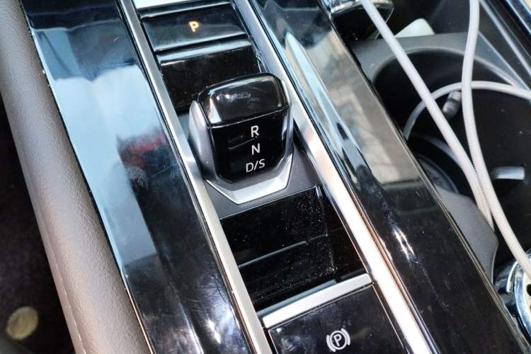 Used Volkswagen Viloran 2023 Revised 380TSI Prestige Edition Gear Lever