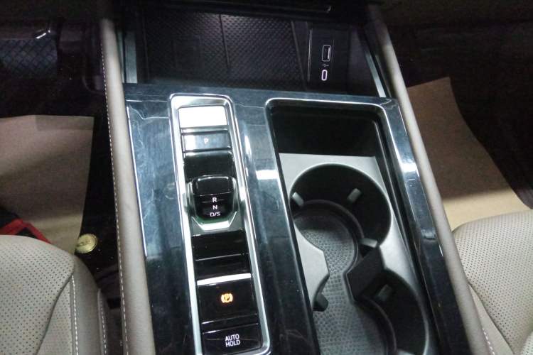 Used Volkswagen Viloran 2023 Facelift 330TSI Luxury Edition Gear Lever