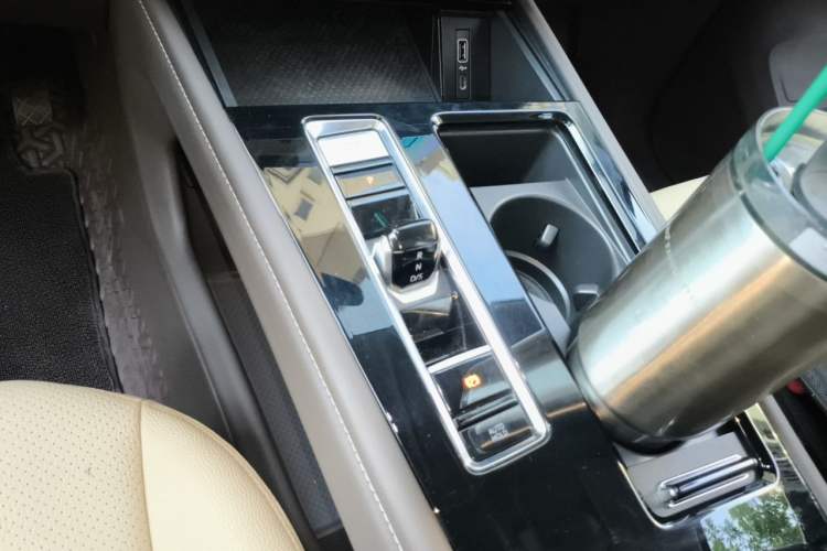 Used Volkswagen Viloran 2023 Revised 330TSI Business Edition Gear Lever