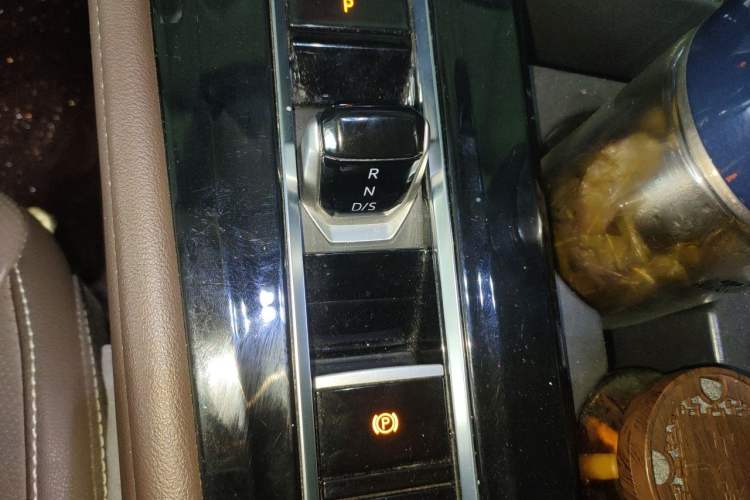 Used Volkswagen Viloran 2023 380TSI Luxury Edition Gear Lever