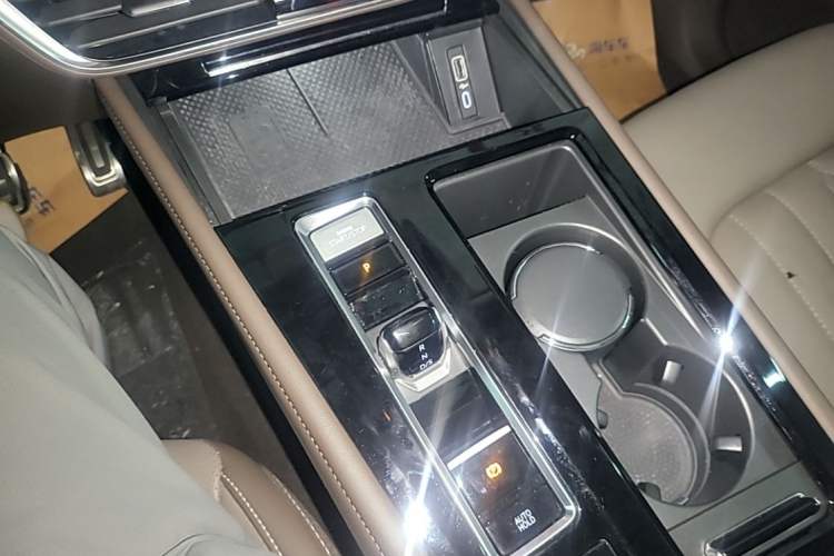 Used Volkswagen Viloran 2023 380TSI Luxury Edition Gear Lever