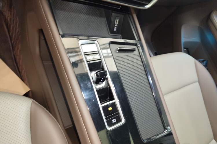 Used Volkswagen Viloran 2023 330TSI Business Edition Gear Lever