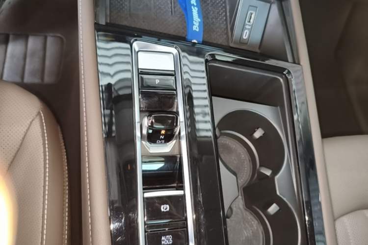 Used Volkswagen Viloran 2023 380TSI Luxury Edition Gear Lever