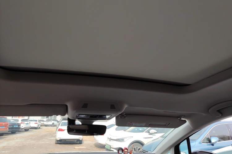 Used Volkswagen Viloran 2023 330TSI Luxury Edition Headliner