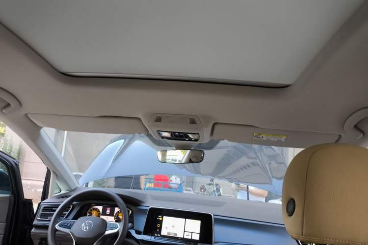 Used Volkswagen Viloran 2023 Revised 330TSI Business Edition Headliner