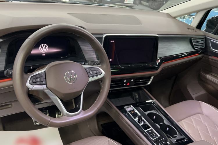 Used Volkswagen Viloran 2023 380TSI Prestige Edition Interior 3