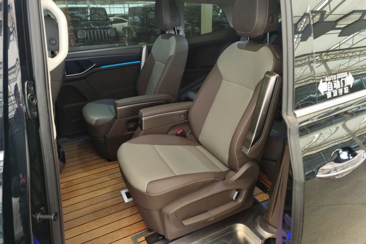 Used Volkswagen Viloran 2023 330TSI Business Edition Interior 4
