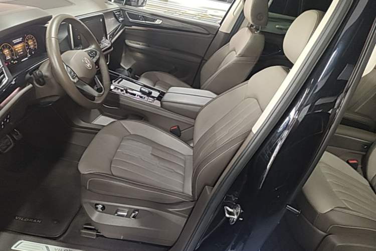 Used Volkswagen Viloran 2023 380TSI Luxury Edition Left Front Seat