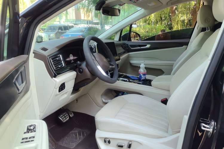 Used Volkswagen Viloran 2023 380TSI Luxury Edition Left Front Seat