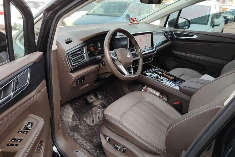 Used Volkswagen Viloran 2023 330TSI Luxury Edition Left Front Seat