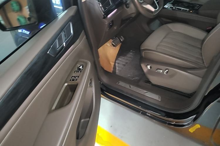 Used Volkswagen Viloran 2023 380TSI Luxury Edition Left Front Seat