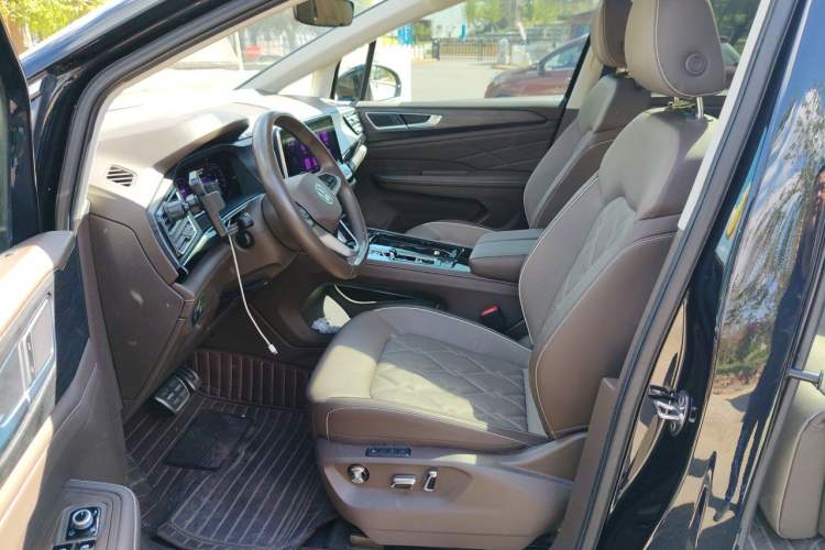 Used Volkswagen Viloran 2023 380TSI Prestige Edition Left Front Seat