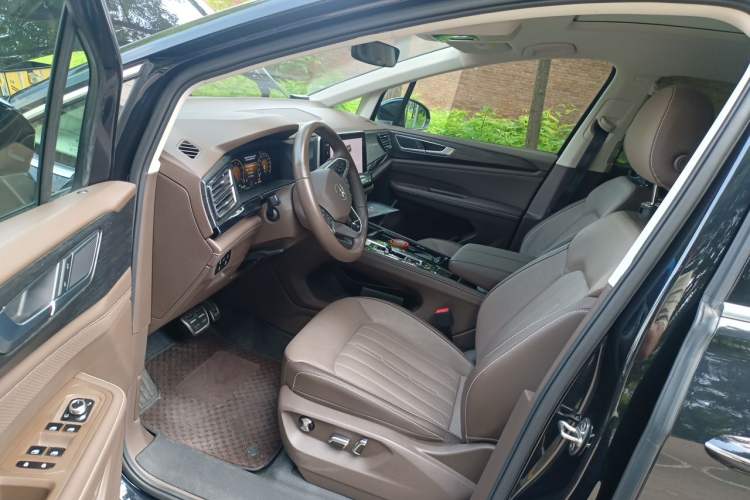 Used Volkswagen Viloran 2023 380TSI Luxury Edition Left Front Seat