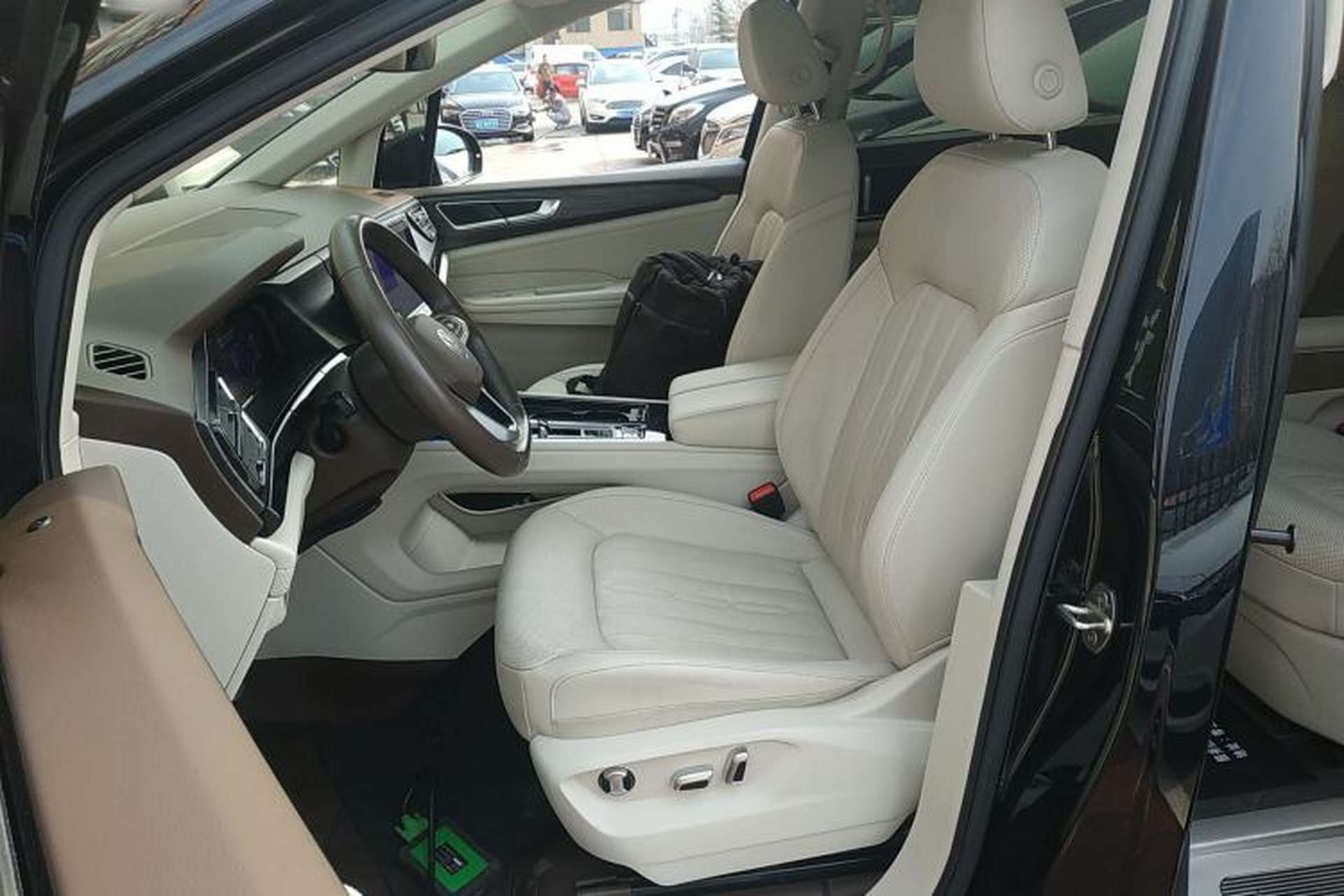 Used Volkswagen Viloran 2023 380TSI Luxury Edition Left Front Seat
