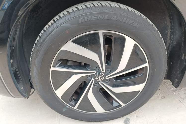 Used Volkswagen Viloran 2023 Facelift 330TSI Luxury Edition Left Front Wheel Hub