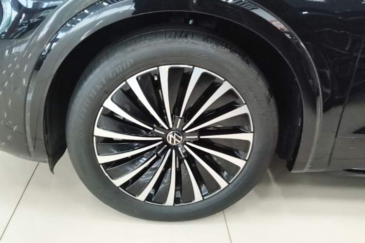 Used Volkswagen Viloran 2023 380TSI Prestige Edition Left Front Wheel Hub
