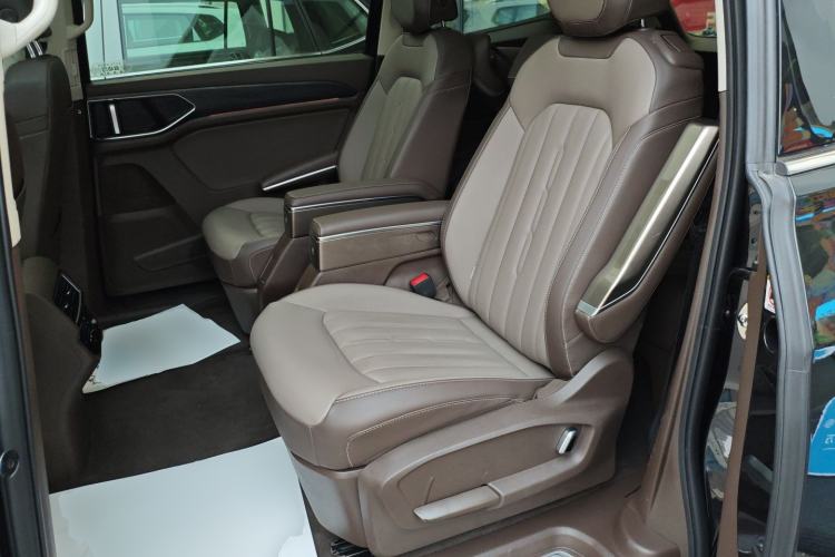 Used Volkswagen Viloran 2023 Facelift 330TSI Luxury Edition Left Rear Seat